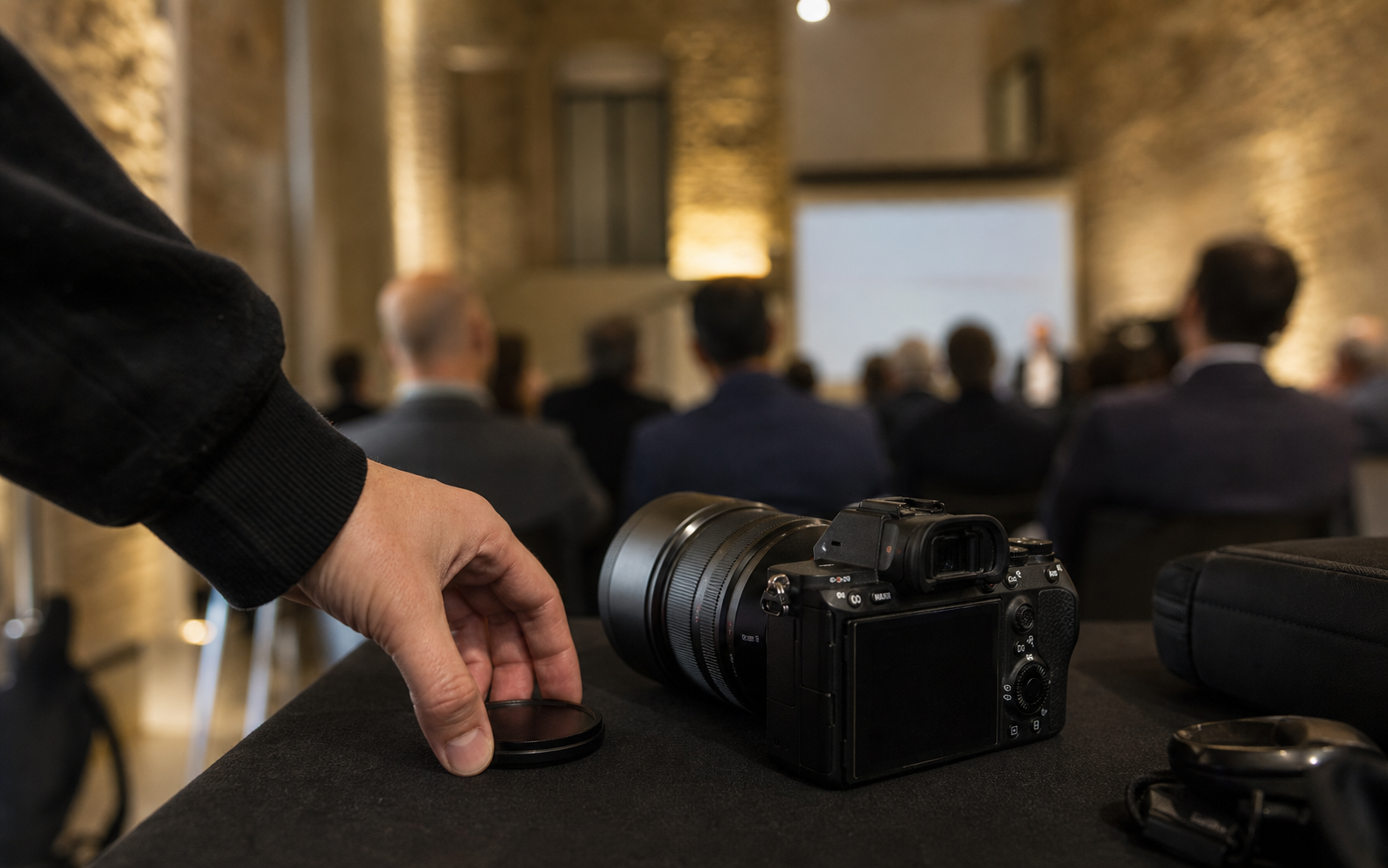 Attrezzatura fotografica durante un piccolo evento professionale